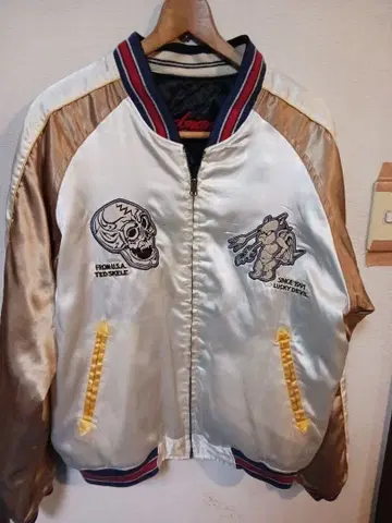 스카잔 화이트 골드 자수