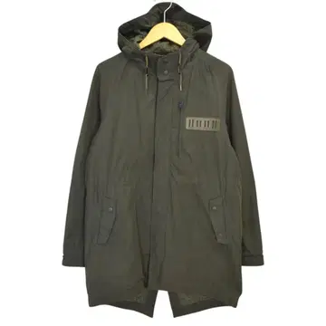 화이트 마운티니어링 모즈 코트