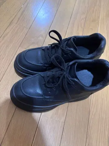 [토쿠와 유우] 통굽 스니커즈