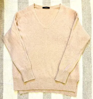 새상품급 캐시미어 100 저널 스탠다드 V넥 니트