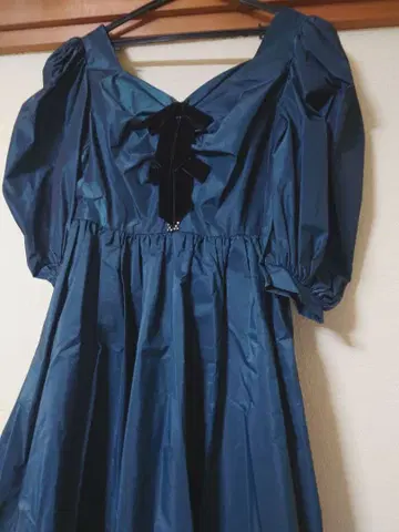 다크 블루 롱 드레스 퍼프 슬리브 연주회 등