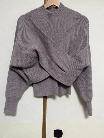 아푸와이저 리셰 크로스오버 긴팔 니트