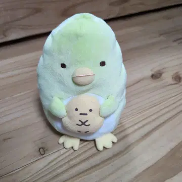 옐로우 그린 색깔의 새 봉제 인형