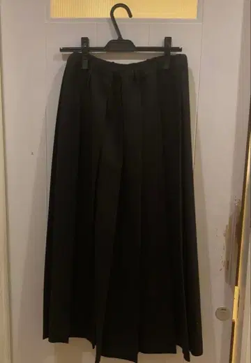 Charpentier de Vaisseau 블랙 플리츠 스커트