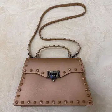 스터드 장식 베이지 숄더백