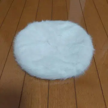 앤드러브 화이트 퍼 베레모 57.5cm