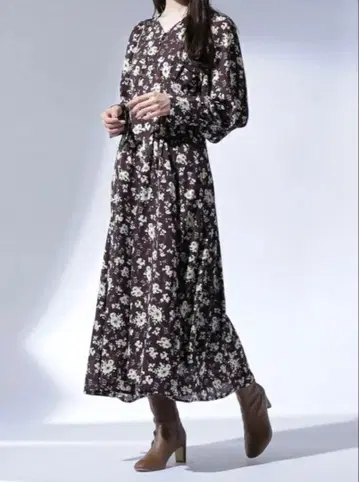 컨디션 최상 내추럴 뷰티 베이직 긴팔 꽃무늬 플레어 원피스 M