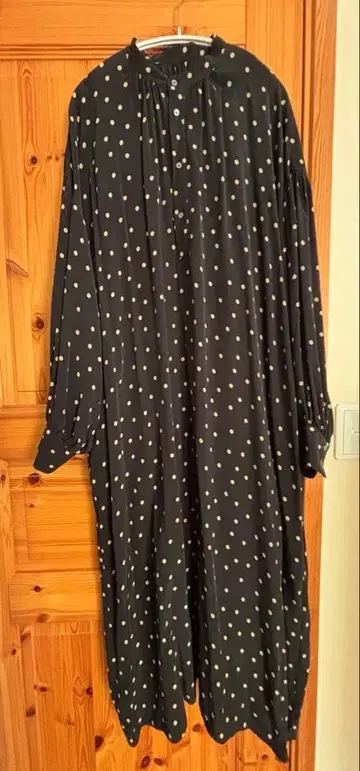 저널 스탠다드 랙 | 도트 퍼프 원피스