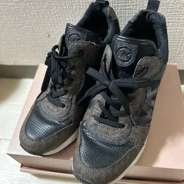 MICHAEL KORS 스니커즈