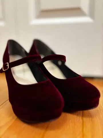 버건디 벨벳 스트랩 하이힐