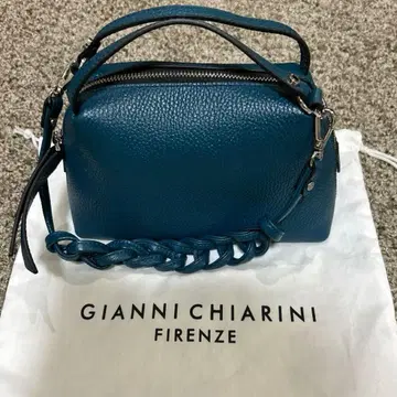 새상품급 GIANNI CHIARINI 가죽 숄더백