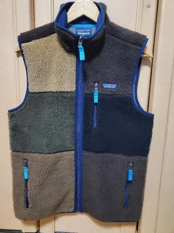 patagonia 패치워크 베스트 S 사이즈 데드스탁 새상품 택 없음