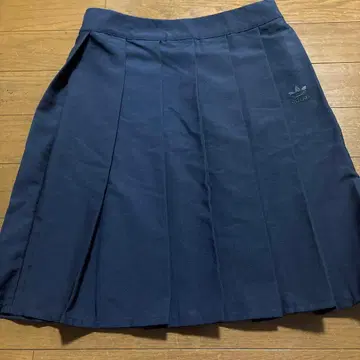 아디다스 플리츠 스커트 착용 적음