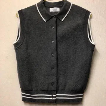 emmi 그레이 슬리브리스 니트 베스트