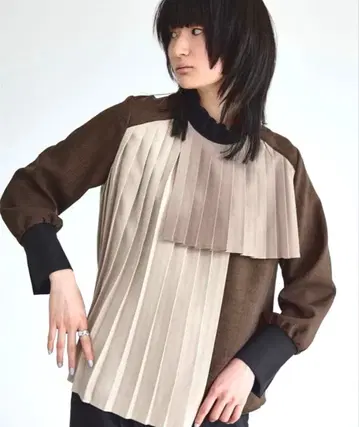 UNITED TOKYO 플리츠 긴팔 블라우스