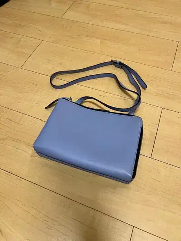 ZARA 숄더백 스카이블루 지퍼 포함