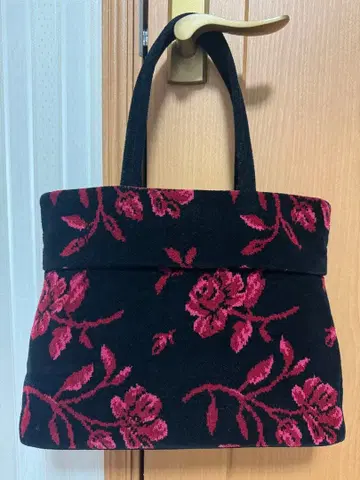 새상품급 FEILER 페이 꽃무늬 라메 토트백 블랙 x 레드