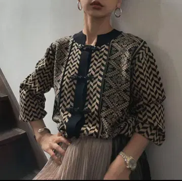 UND HERRINGBONE JACQUARD KNIT CARDIGAN