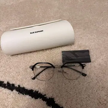 BLUE ELEPHANT 라운드형 안경