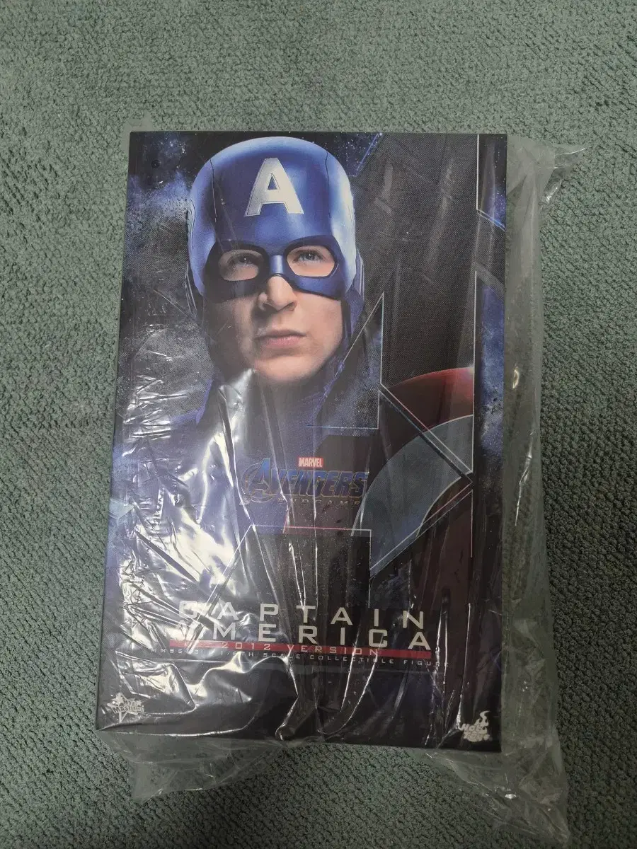 Sealed Hot Toys Avengers Captain America figure (2012 version)