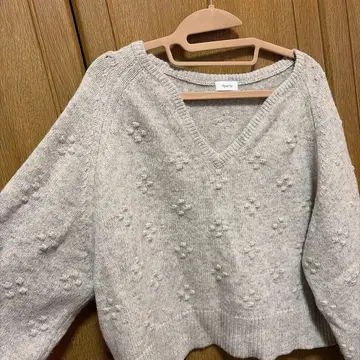 그레이 V넥 니트 스웨터