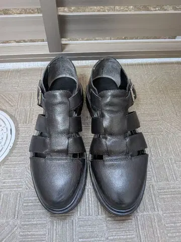 GU 리얼 가죽 구르카 샌들 블랙