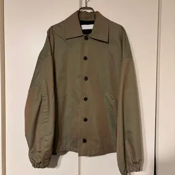 네온사인 카키 자켓