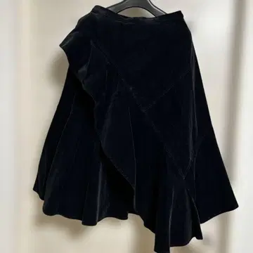 PINK HOUSE 블랙 코듀로이 비대칭 랩스커트