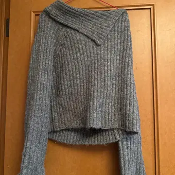 리브 오프숄더 긴팔 니트 그레이