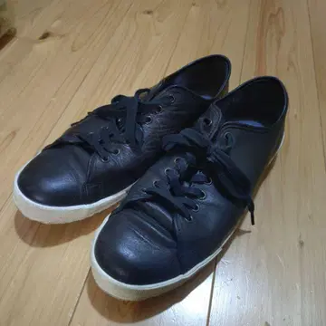 FLATHEAD 블랙 가죽 스니커즈