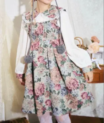 kutir 쿠티르와 레트로 고블랑 미니 오버롤 스커트