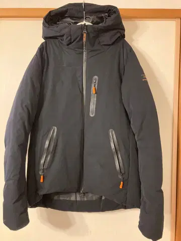 TIGORA BEAMS DESIGN 블랙 다운 자켓