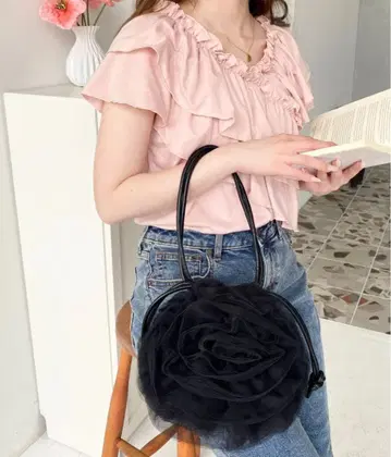 플라워 디자인 블랙 숄더백