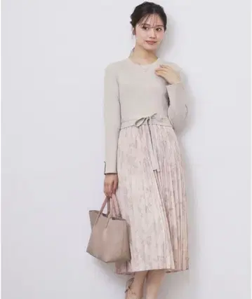 index 플라워 플리츠 도킹 니트 원피스 [ 세탁기 OK ] M 사이즈