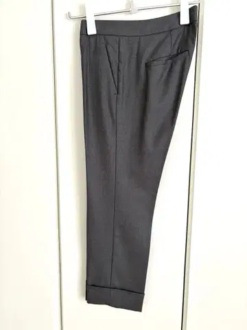 새상품급 theory 띠어리 그레이 테이퍼드 팬츠 사이즈 2