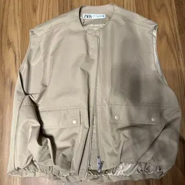 ZARA 베이지 지퍼 베스트 발수