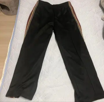 트랙 팬츠 자수