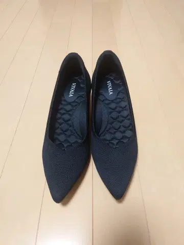 VIVAIA 비바이어 블랙 펌프스 4cm 힐