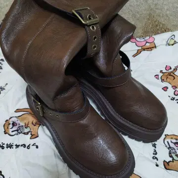 버클 달린 브라운 가죽 부츠 EUR38