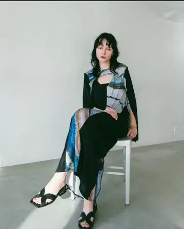 비대칭 타이트 스커트