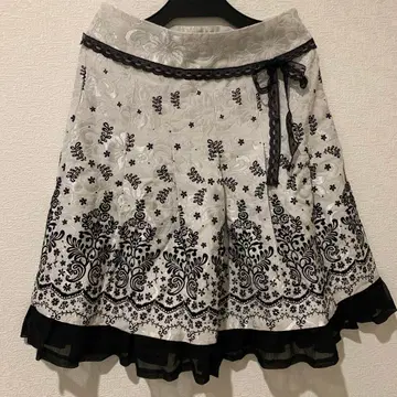 Dancing Heart 플레어 스커트 화이트/블랙 새상품