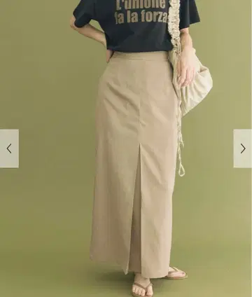 [택 포함 새상품] 어반 리서치 스트레치 센터 턱 스커트