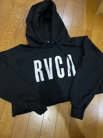 RVCA 블랙 크롭 후드티