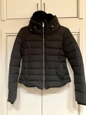 새상품급 ZARA BASIC 블랙 다운 자켓 M