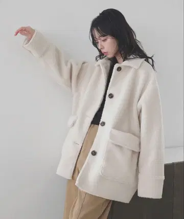 LIAN 보아 무스탕 스텐카라 코트