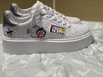 MICHAEL KORS 화이트 플랫폼 스니커즈