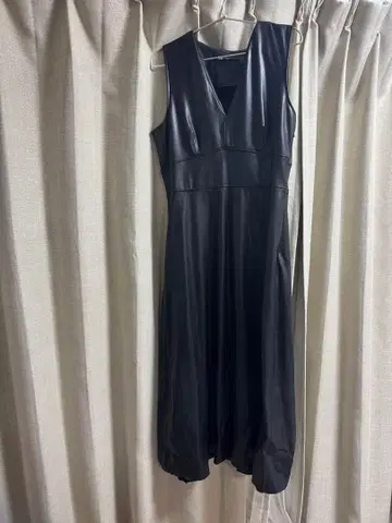 ZARA 가죽 블랙 슬리브리스 롱 원피스 L 사이즈