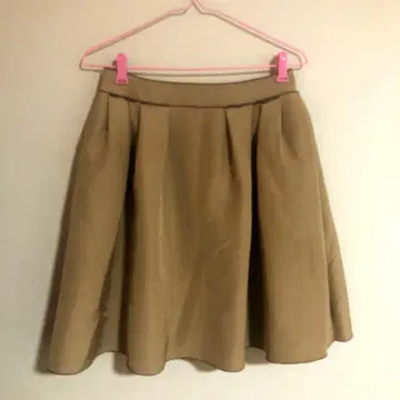 FOXEY 폭시 플레어 턱 스커트 무릎 기장 실크 울 베이지