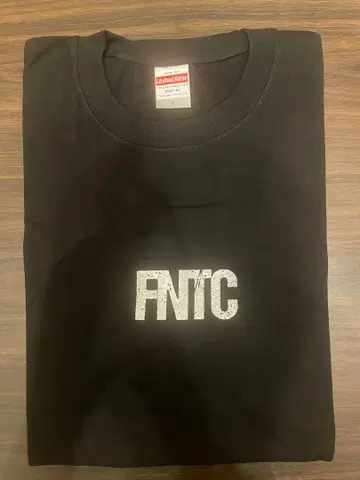 FNTC 로고 블랙 T셔츠 L 사이즈