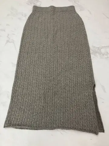 이에나 그레이 케이블 짜임 타이트 스커트